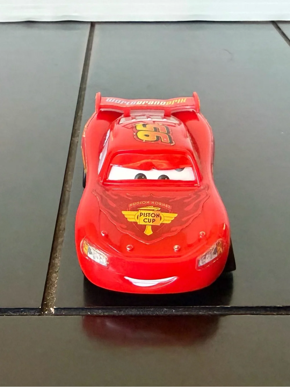 Disney Pixar Cars 2 Quick Changers Ka-Chow Lightning McQueen Plastic 1:55 scale